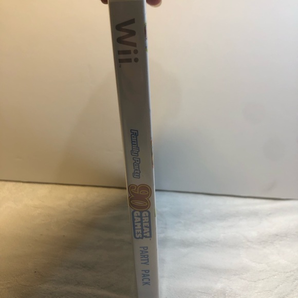 Family Party: 90 Great Games Party Pack (Nintendo Wii, 2010) FACTORY SEALED - Picture 6 of 8